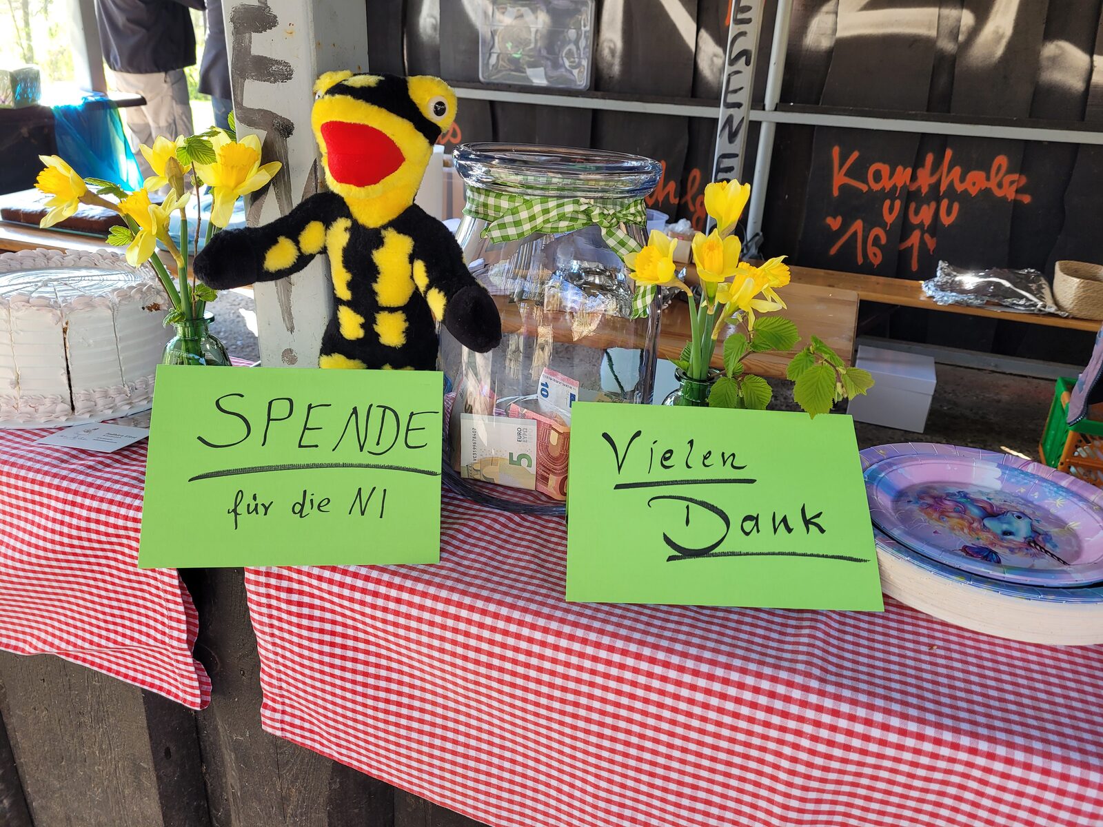 Kuchen, Apfelwein und Kaffee am Pfingstborn