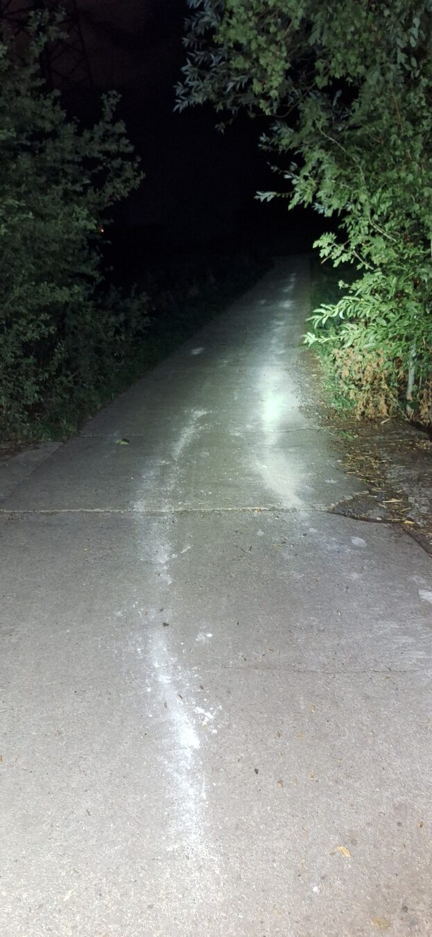 Bentonit-Staub auf einem Feldweg in Breckenheim